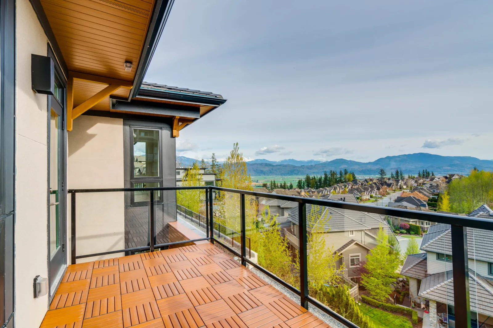Eagle Mountain Contemporary, Coquitlam, BC detail view 32