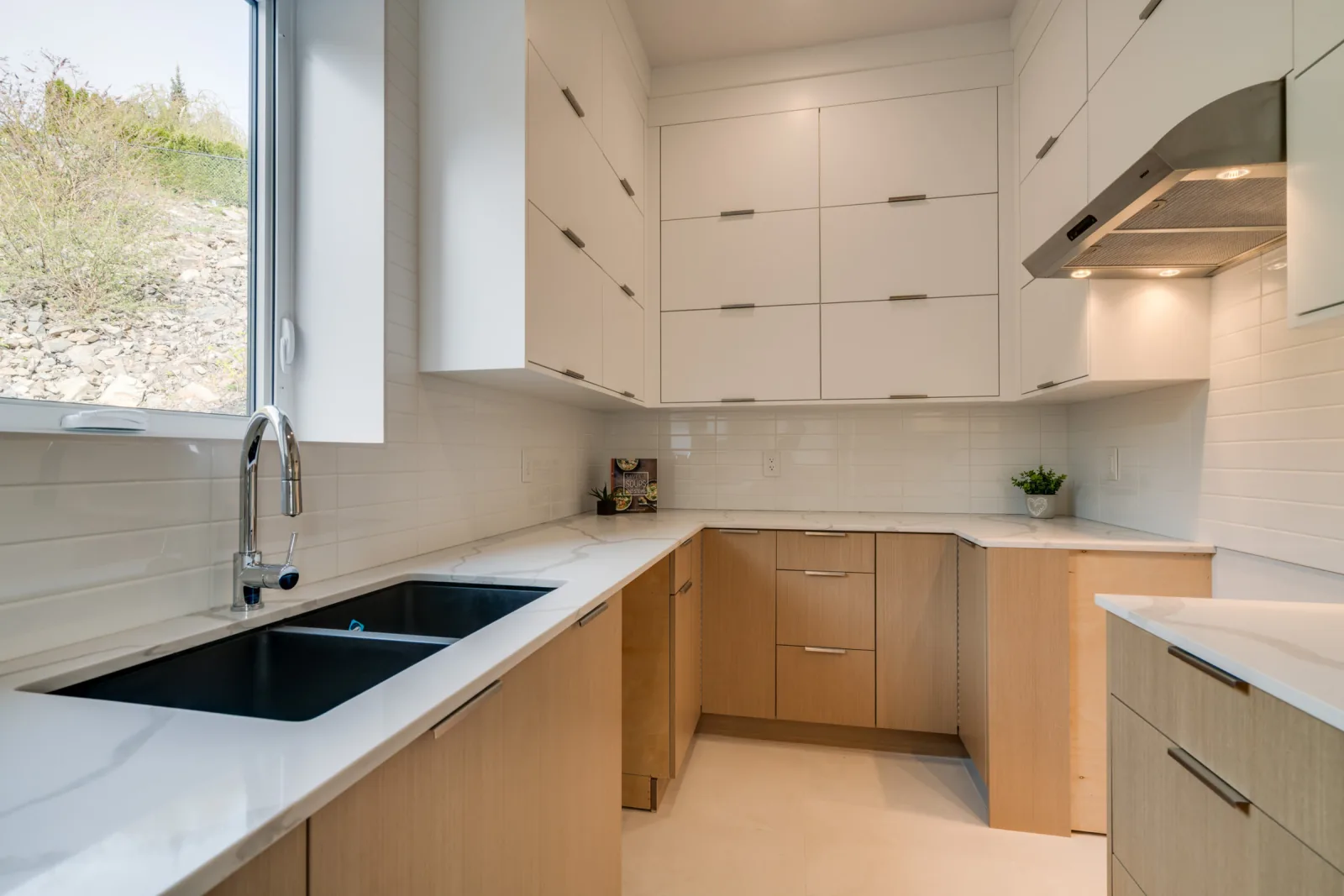 Eagle Mountain Contemporary, Coquitlam, BC detail view 53